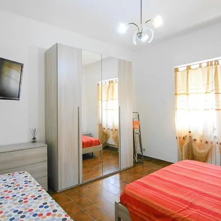 Apartment Stunning In With Wifi And 1 Bedrooms *